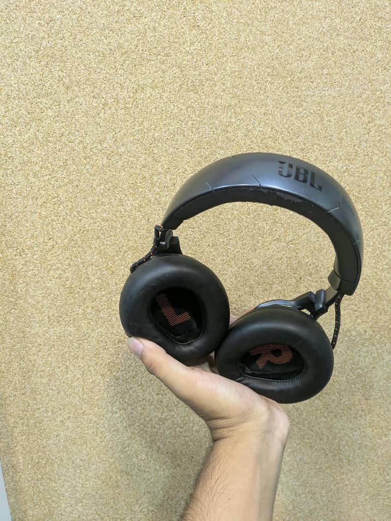 JBL Quantum 810 3