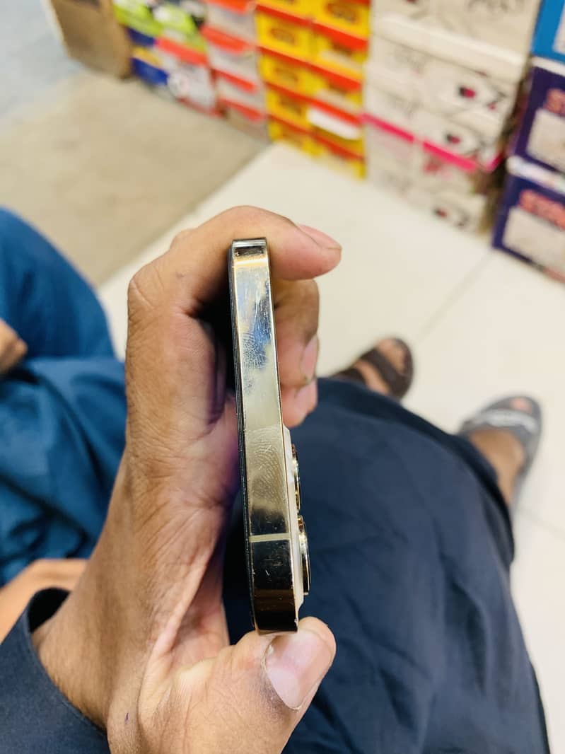 Apple iPhone 12 Pro Max 4