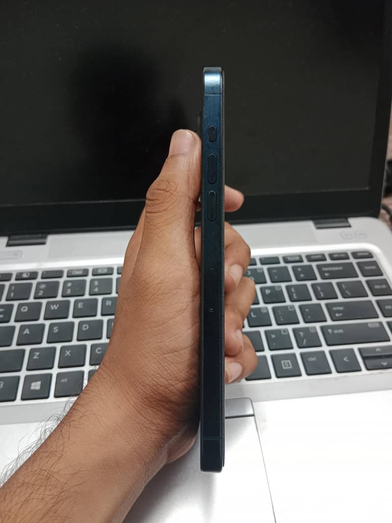 Apple iPhone 15 Pro Max 2
