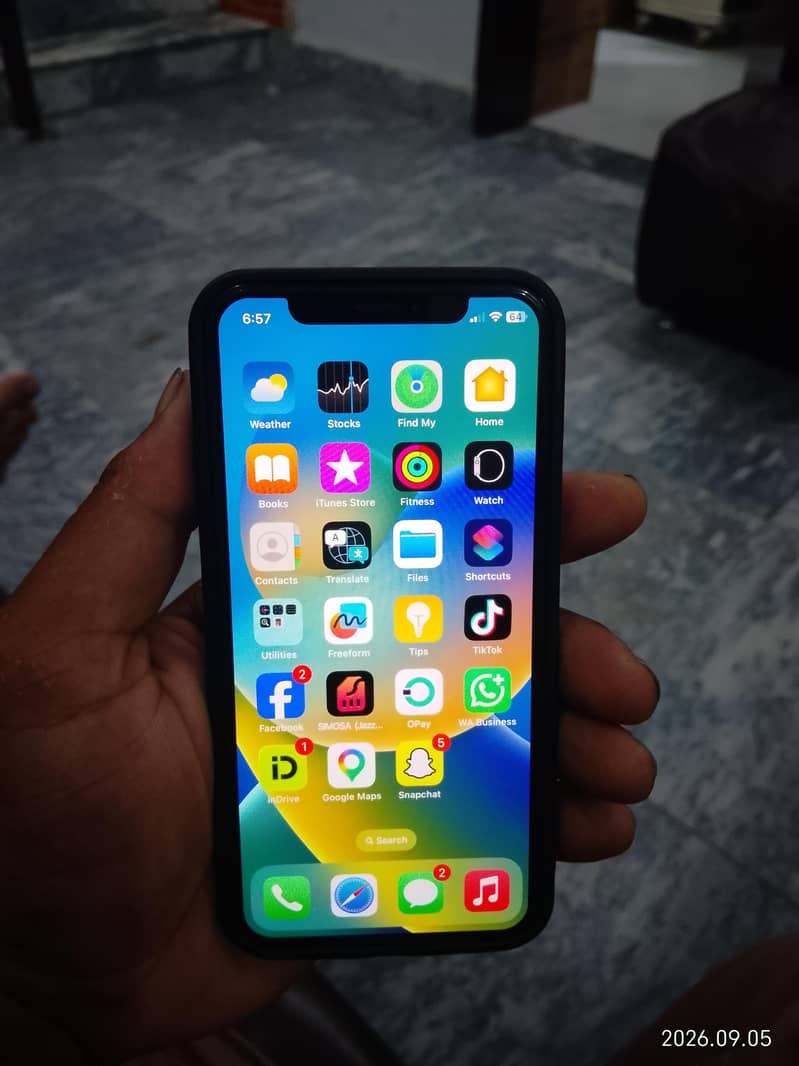 Apple iPhone X 4