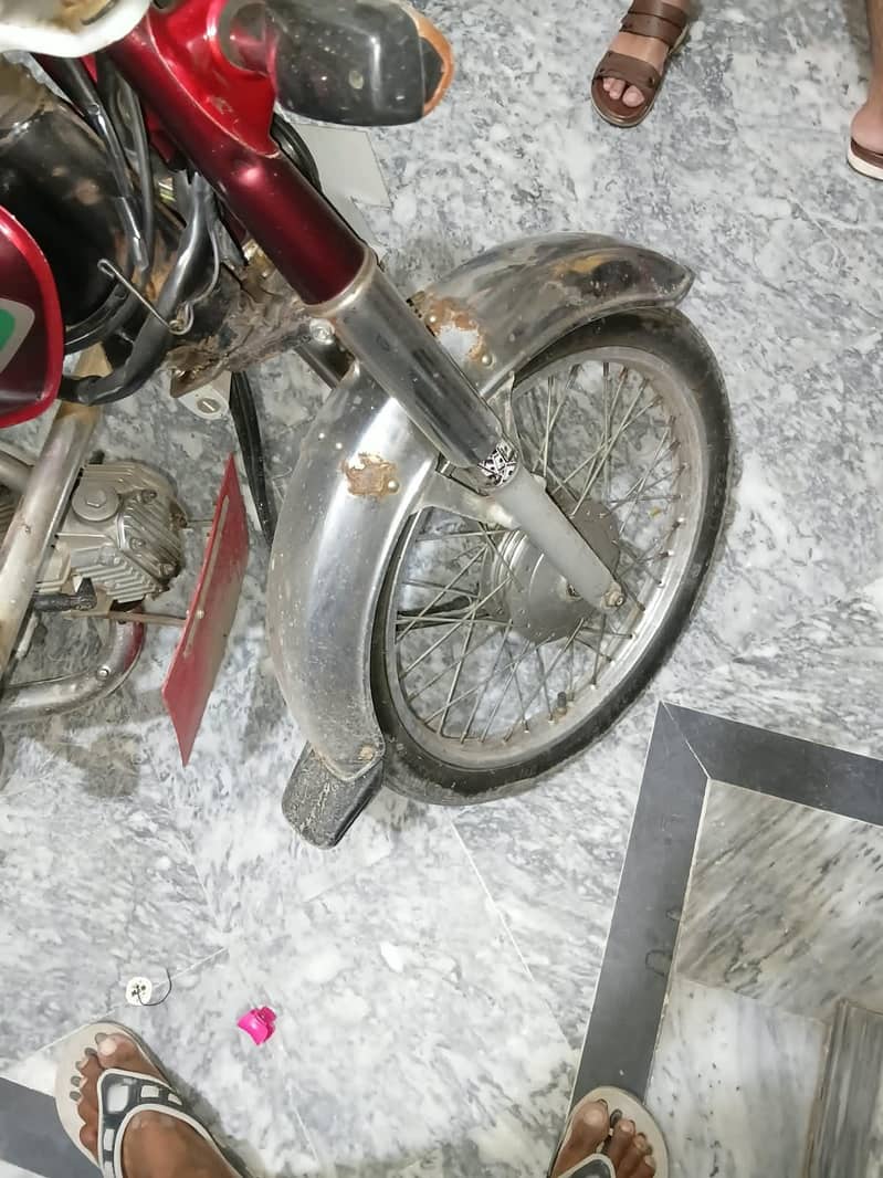 بہت اچھی گاڑی ھے 3