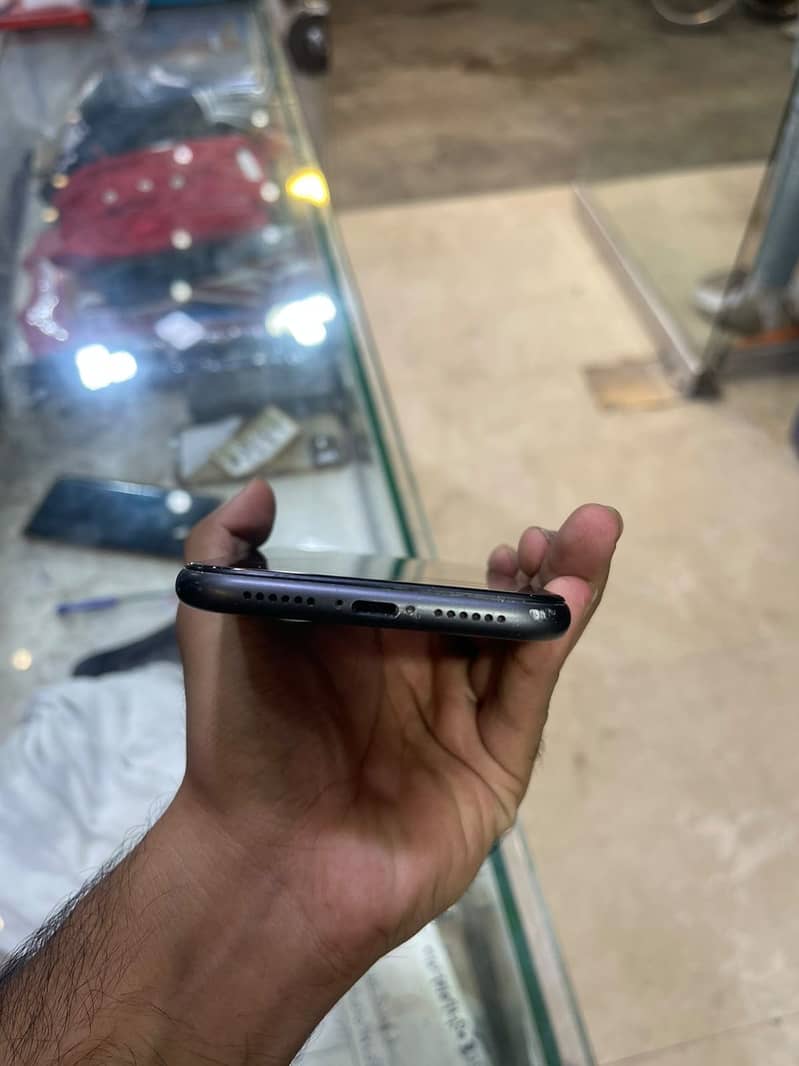 Apple iPhone 11 0