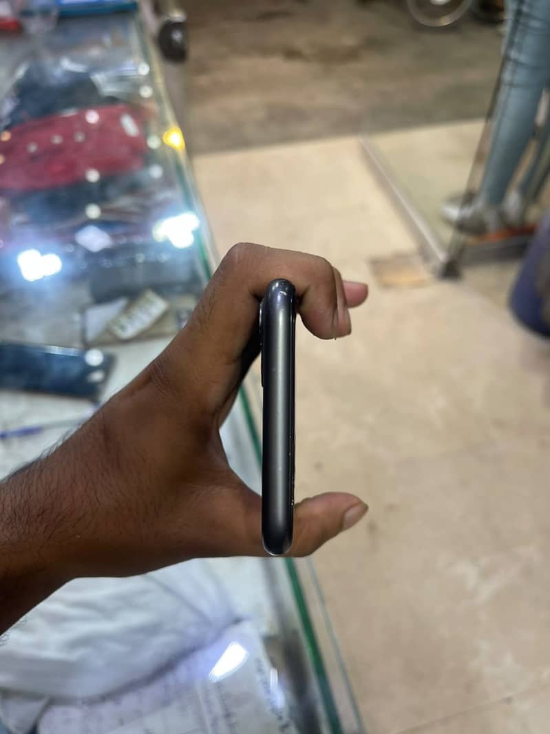 Apple iPhone 11 7