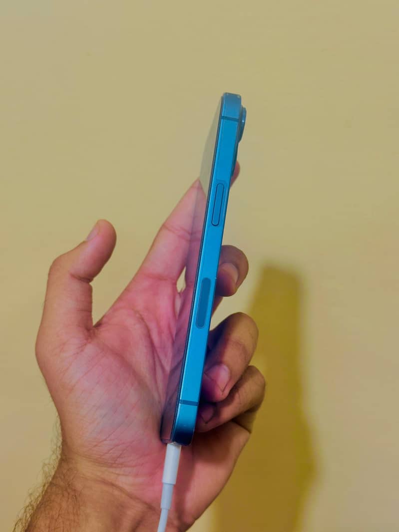 Apple iPhone 13 5