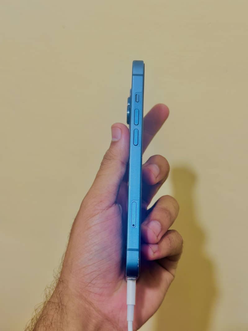 Apple iPhone 13 2