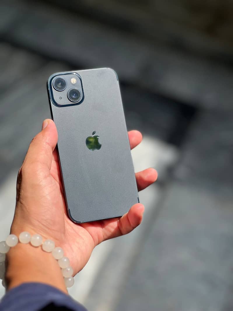 Apple iPhone 13 0