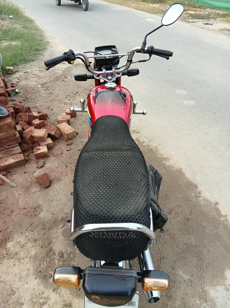 بہت صاف گاڑی ھے 3