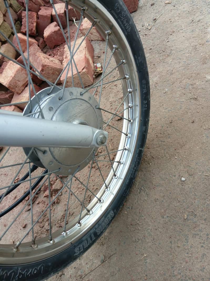 بہت صاف گاڑی ھے 4