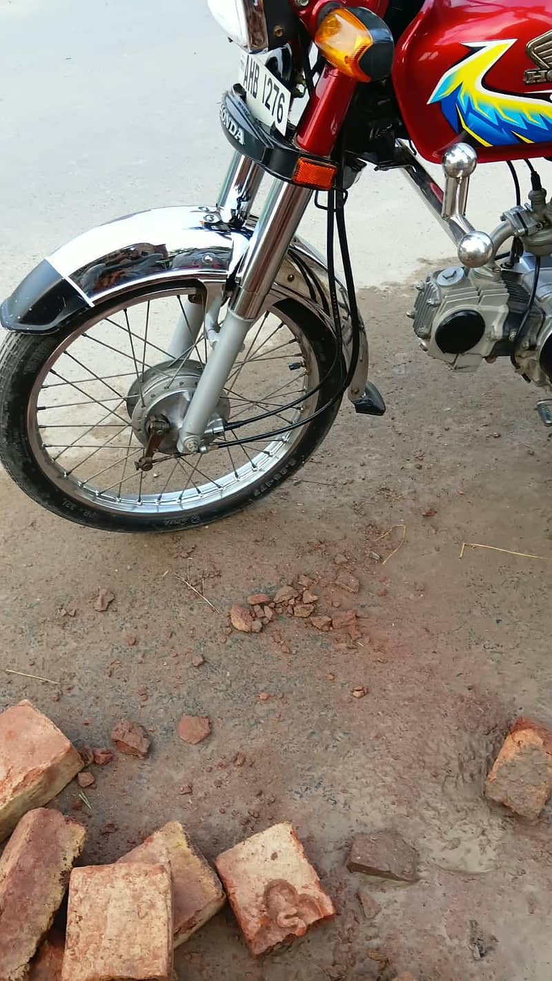 بہت صاف گاڑی ھے 6