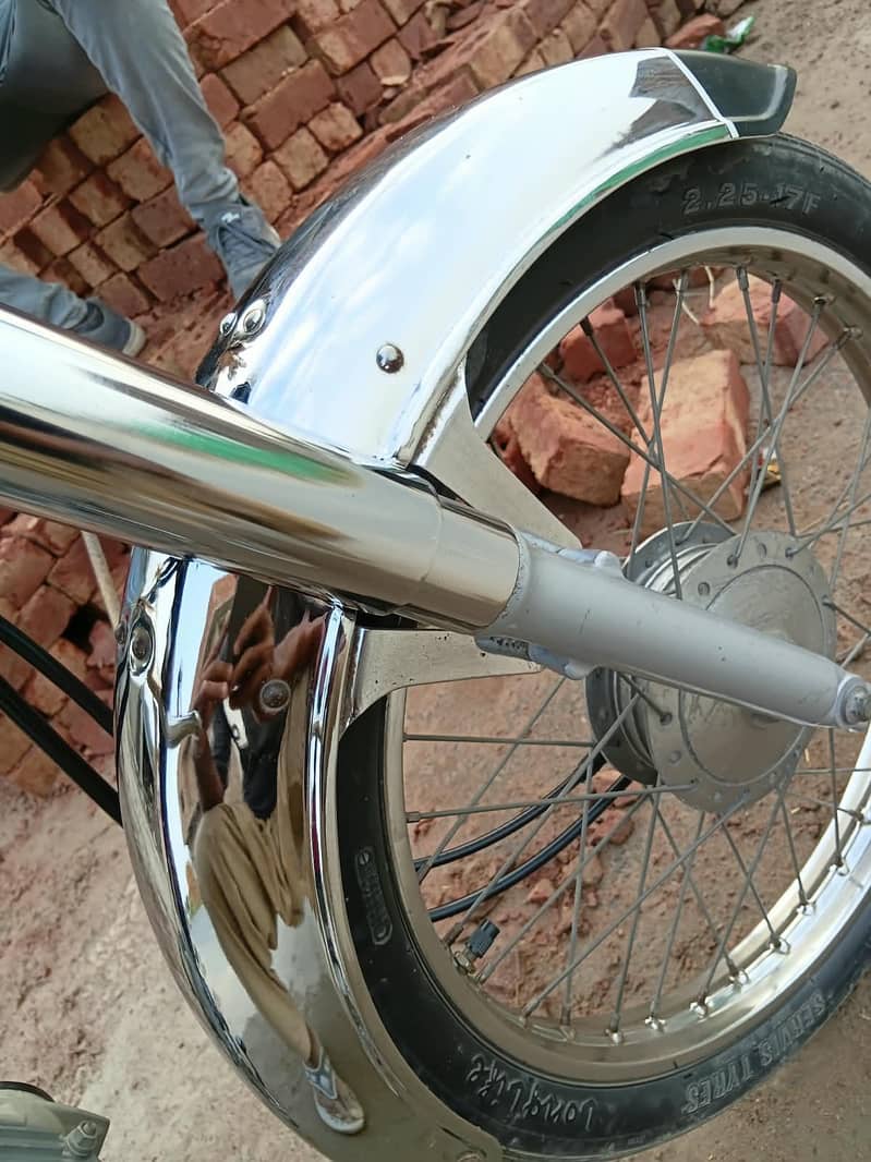 بہت صاف گاڑی ھے 7