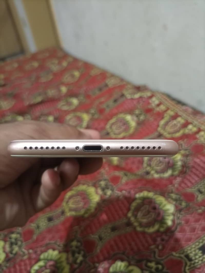 Apple iPhone 8 Plus 4