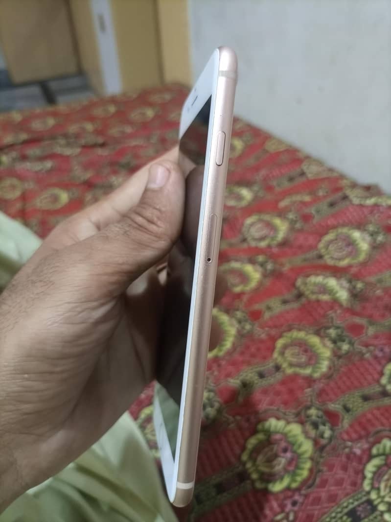 Apple iPhone 8 Plus 5