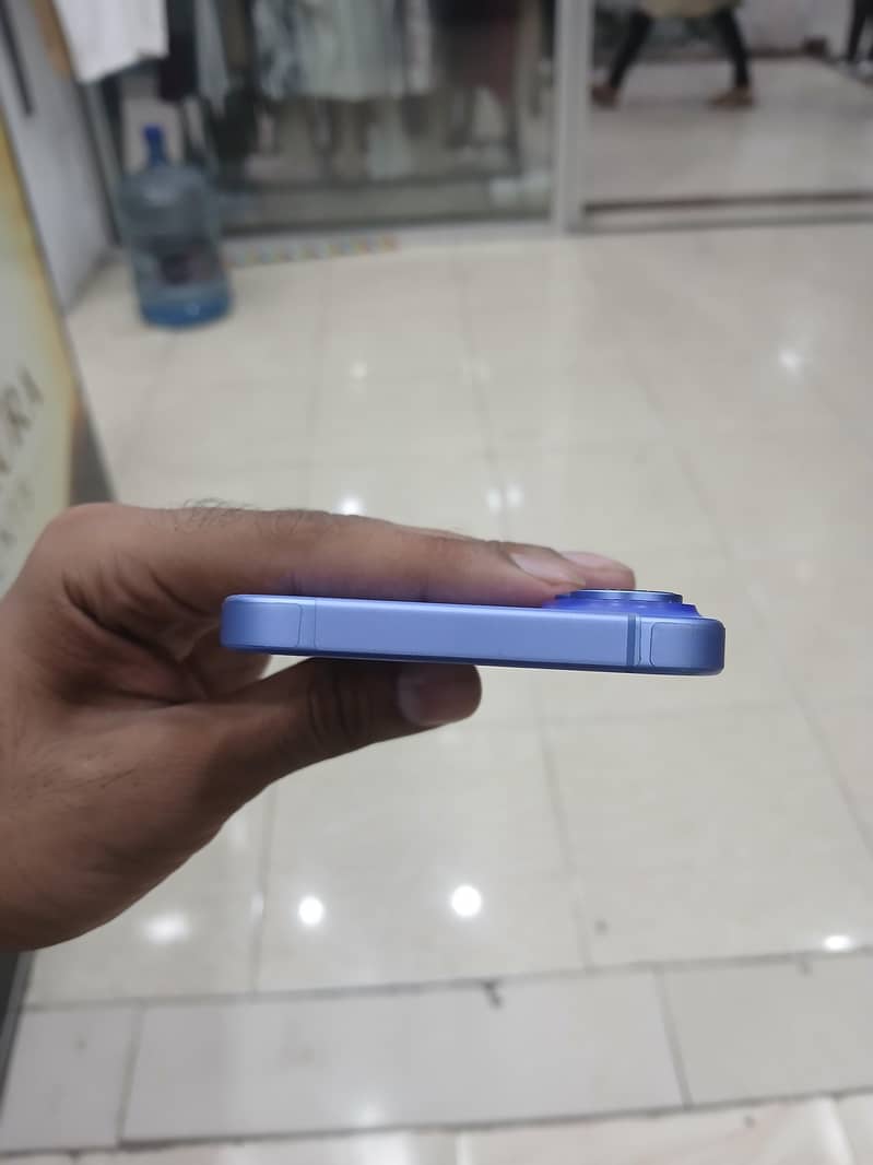 Apple iPhone 16 3