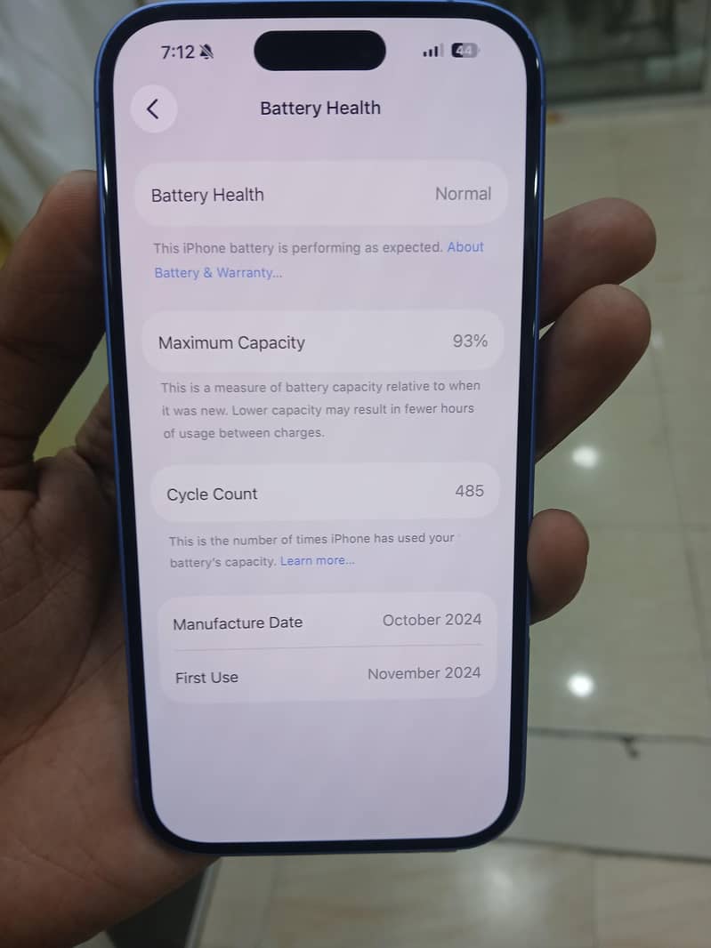 Apple iPhone 16 4