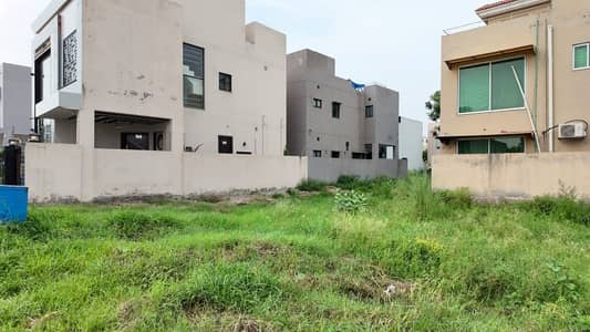 1 Kanal Plot Near Golf Course Block F Top Location
