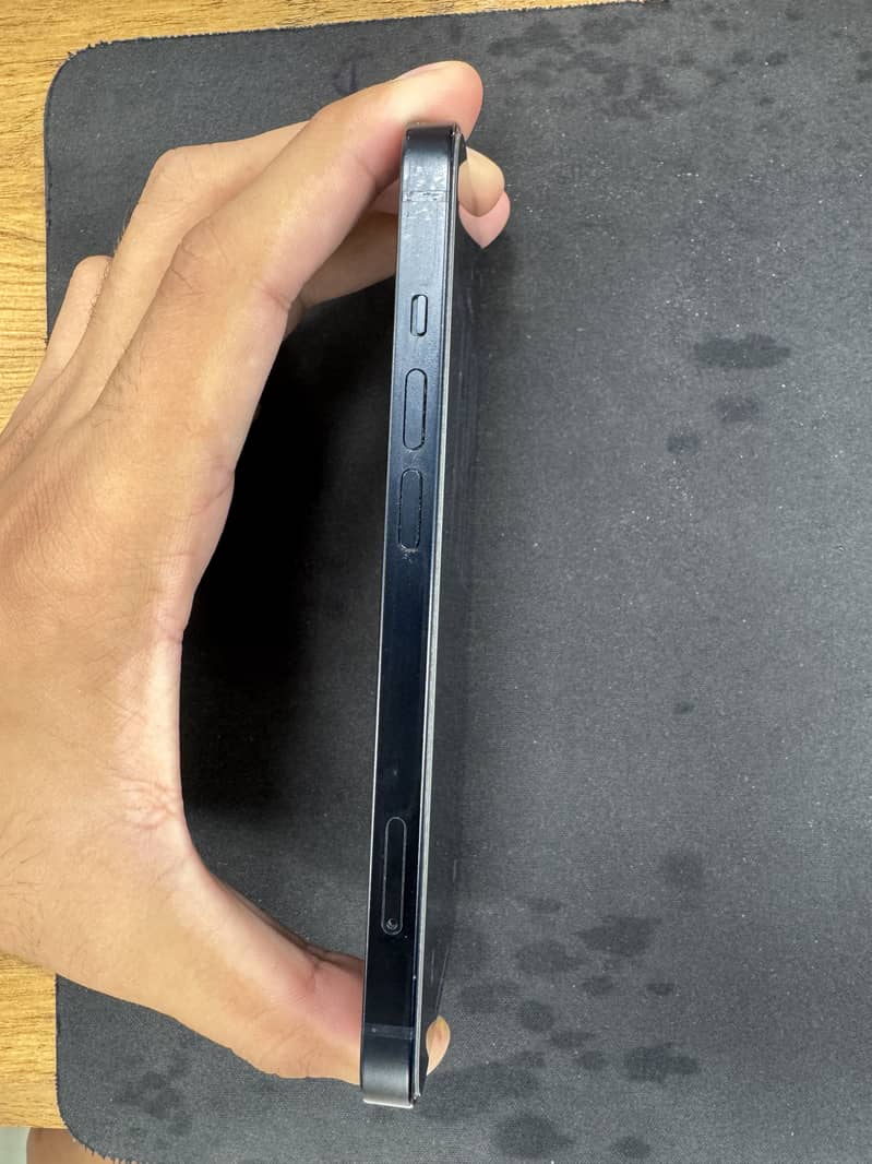 Apple iPhone 13 1