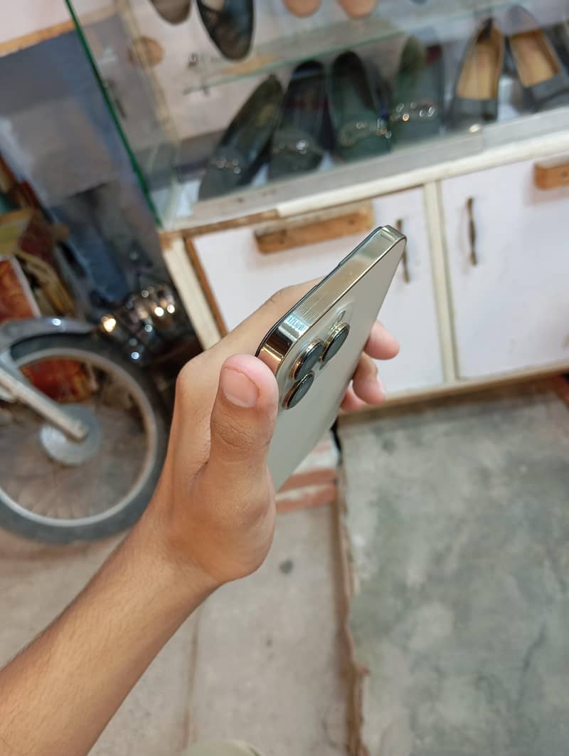 Apple iPhone 13 Pro 4