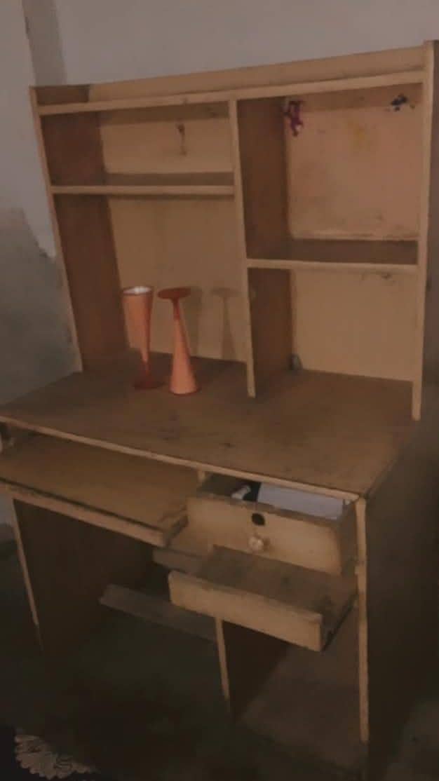 Computer table 1