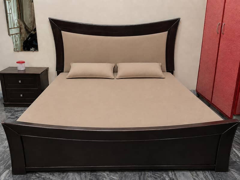 bed set with one side tables 1