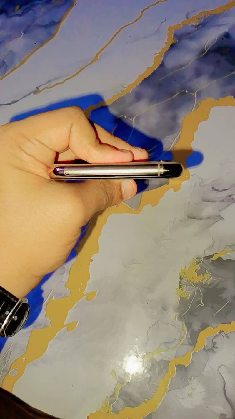 Apple iPhone 11 Pro Max 2