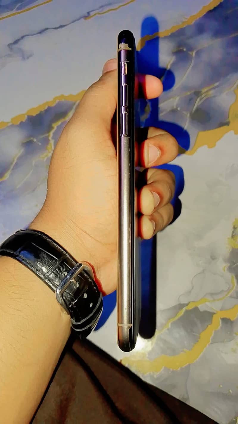 Apple iPhone 11 Pro Max 6