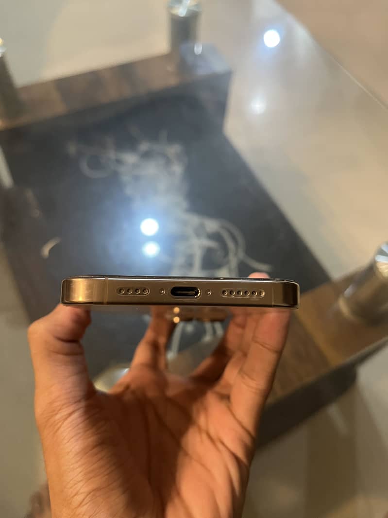 iPhone 16 Pro Max 5