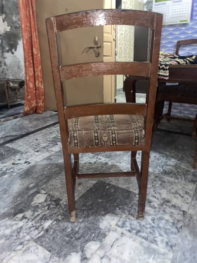 Wooden Dining Table with 6 Chairs – Good Condition
