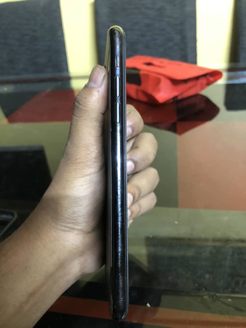 Apple iPhone 11 Pro Max 4