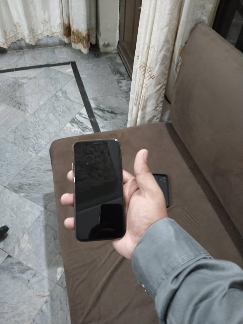 Apple iPhone 11 Pro 1