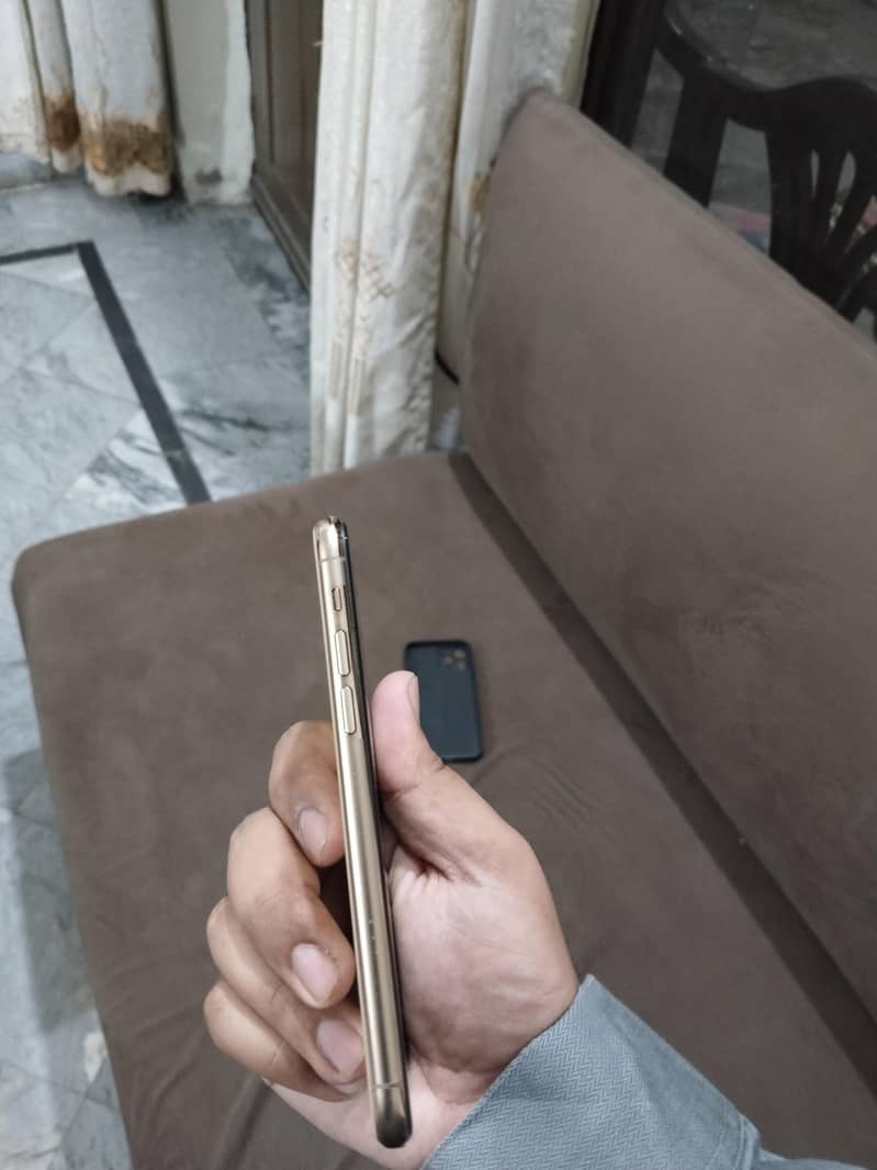 Apple iPhone 11 Pro 2