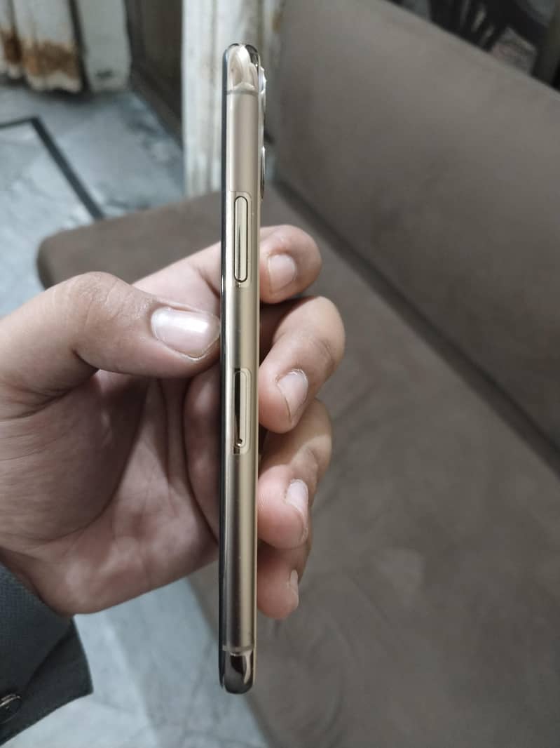 Apple iPhone 11 Pro 3