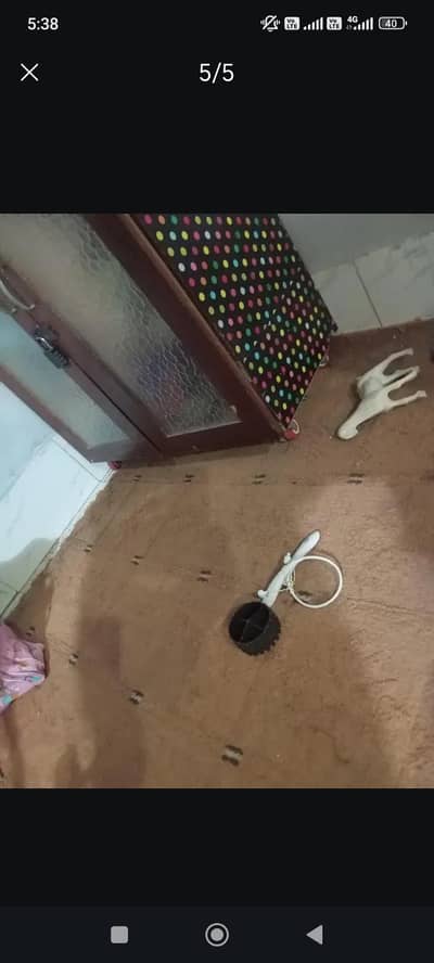 mattress molty form use ma hai aur sath ma ak cabinet hai