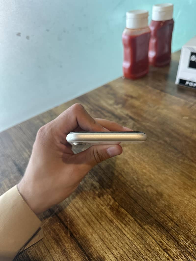 Apple iPhone 11 3