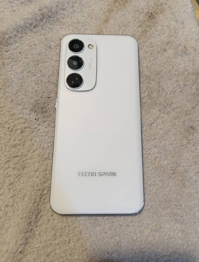 Tecno spark 40 pro Plus 6