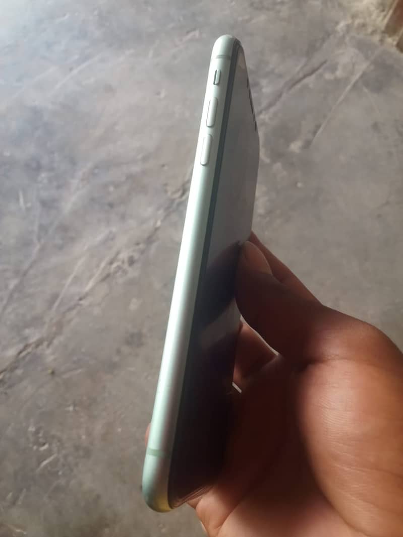 Apple iPhone 11 3