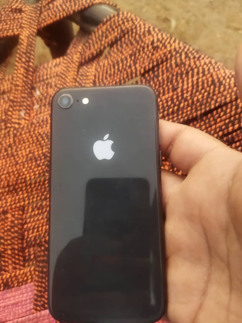 Apple iPhone 8 1