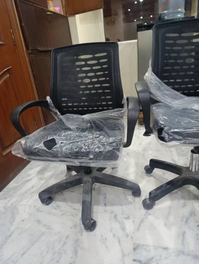 Premium Comfortable Chairs – Excellent Condition | Best Price