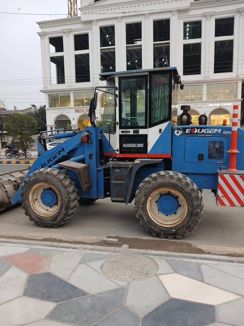 Loader 2016 model 10/8 5