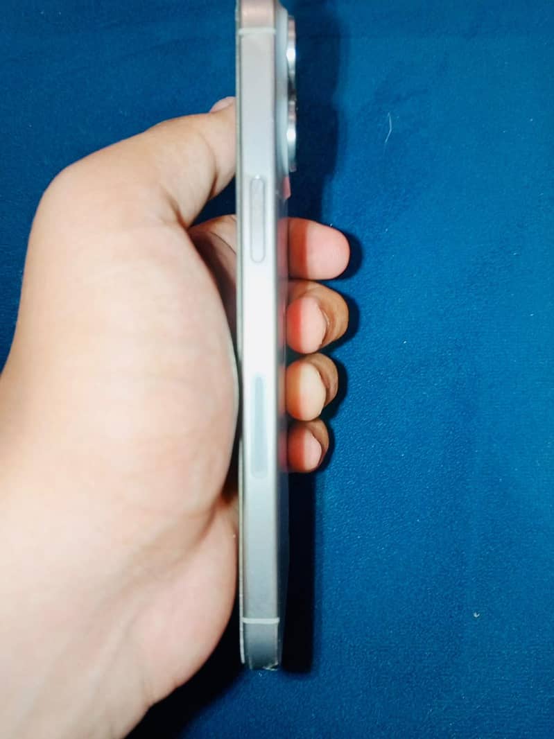 Apple iPhone 15 Pro Max 2