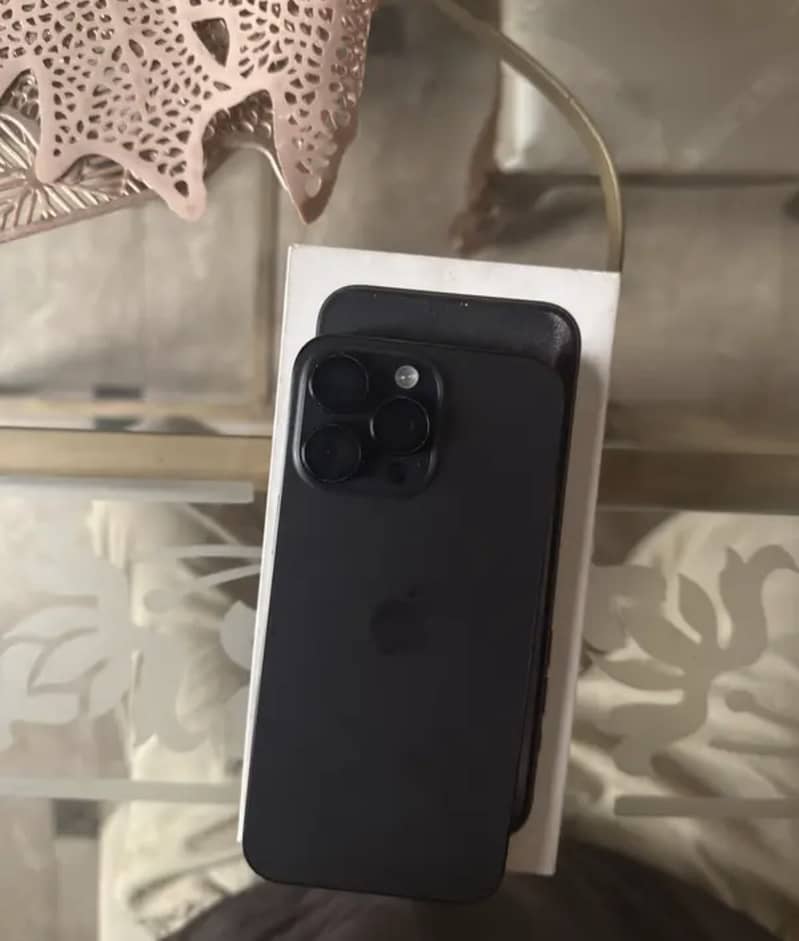 Apple iPhone 15 Pro Max 0