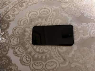 Apple iPhone 7 Plus ( for parts or if someone knows how to unlock)