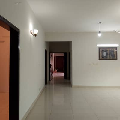 10 MARLA 3 BEDROOM APARTMENT AVAILABLE FOR RENT