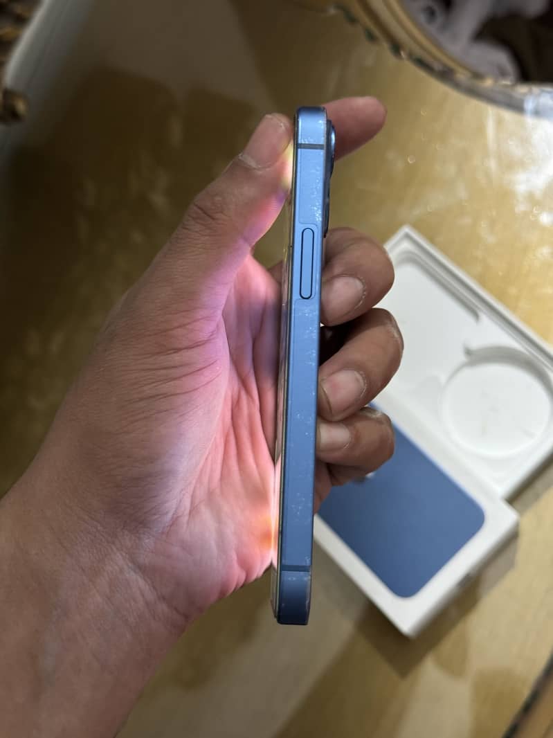 Apple iPhone 13 mini 4