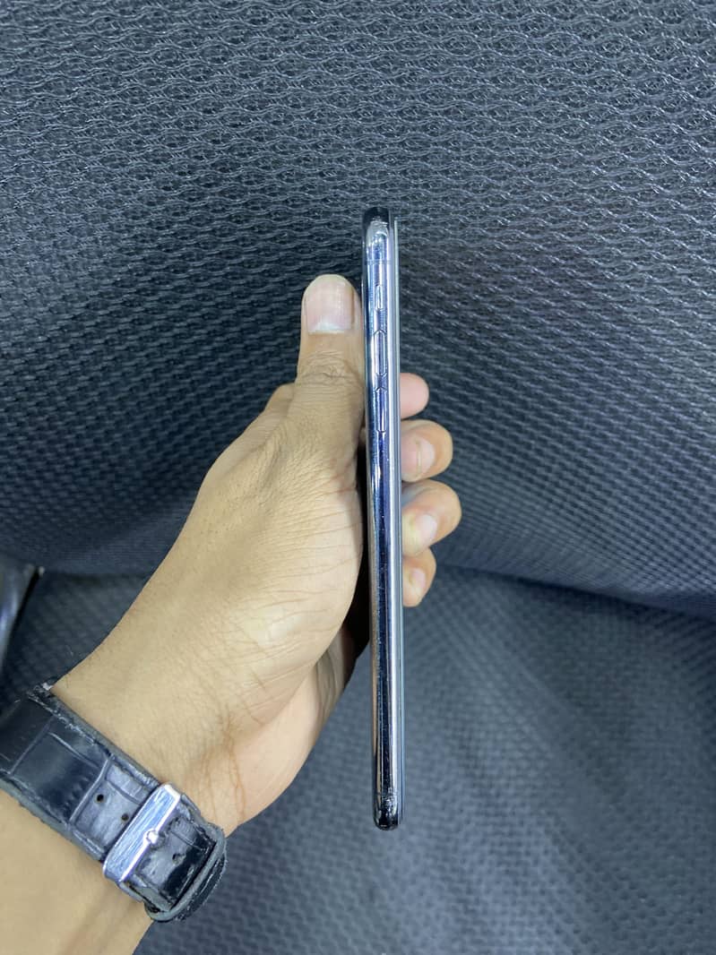 Apple iPhone XS Max 3
