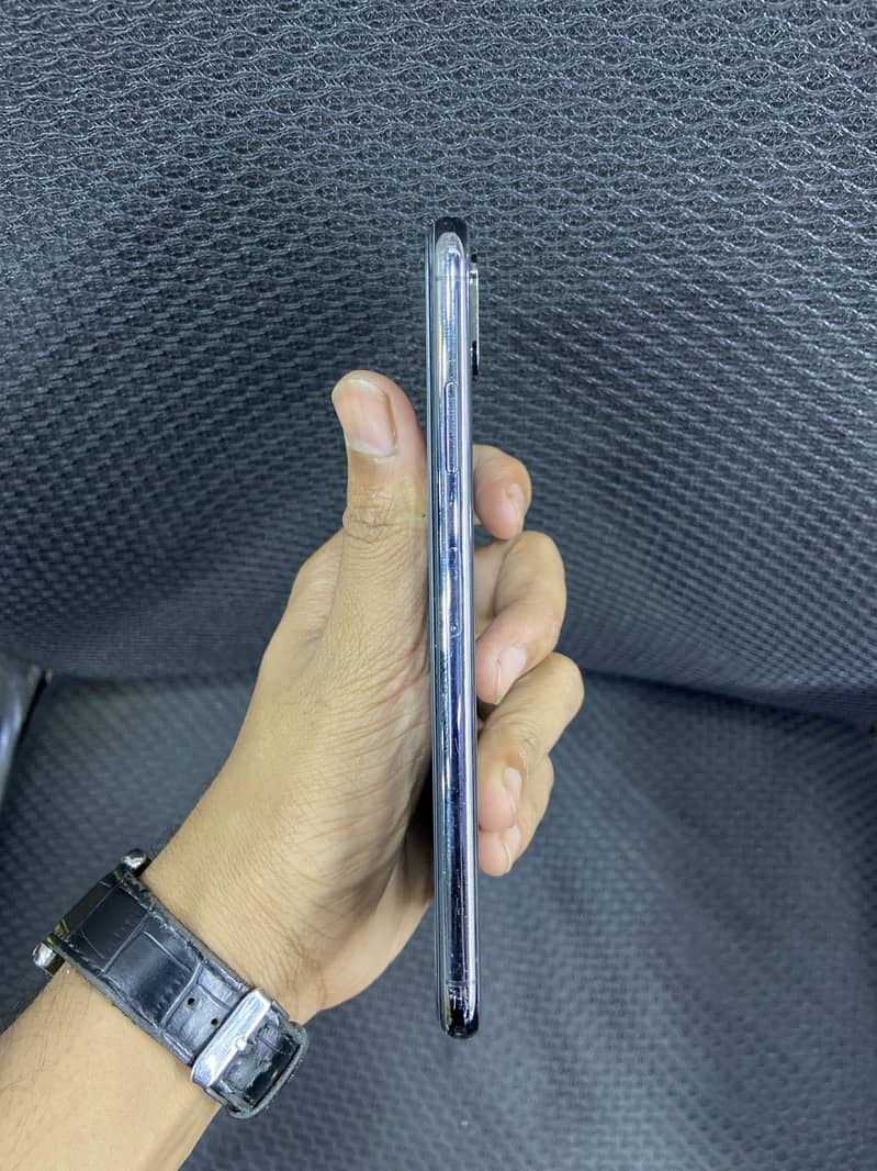 Apple iPhone XS Max 6