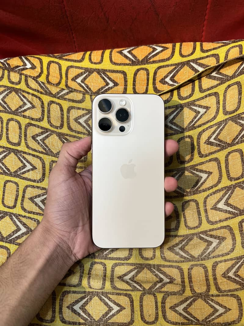 Apple iPhone 16 Pro Max 2