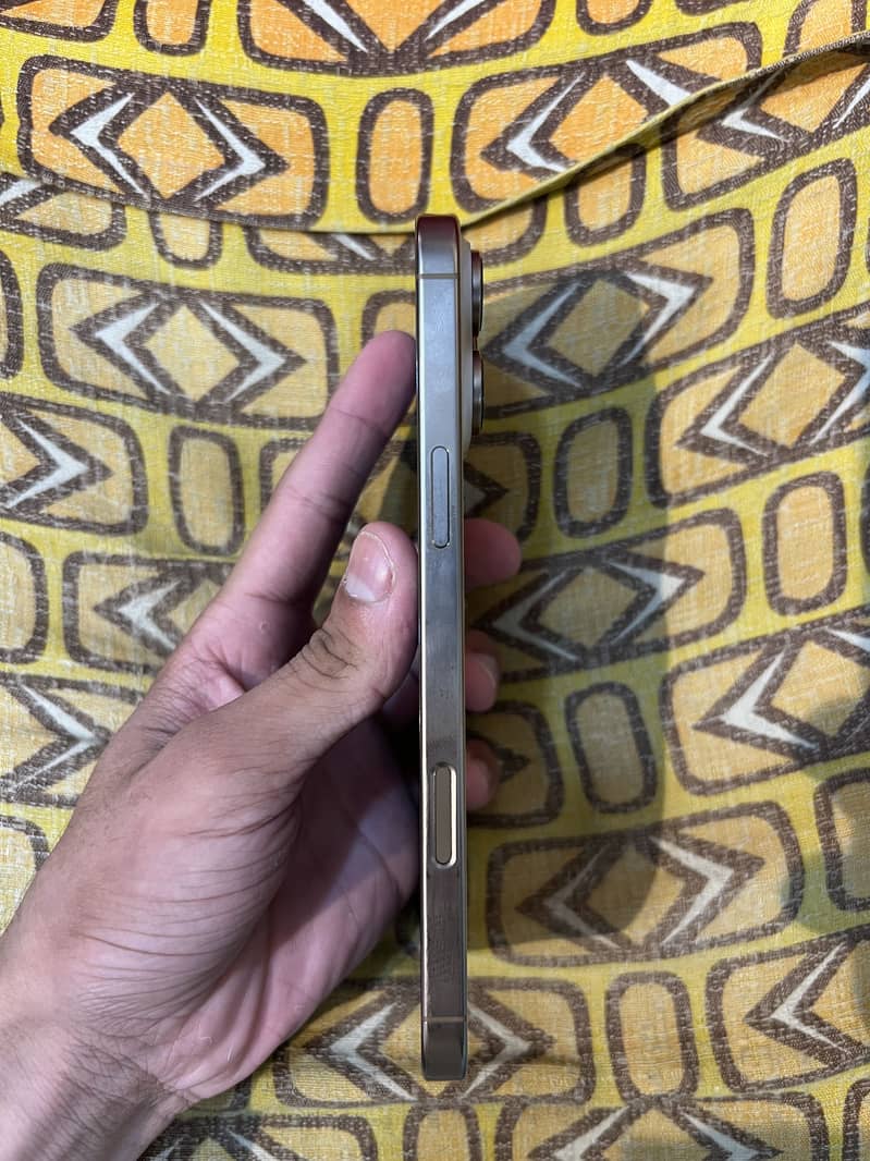 Apple iPhone 16 Pro Max 5
