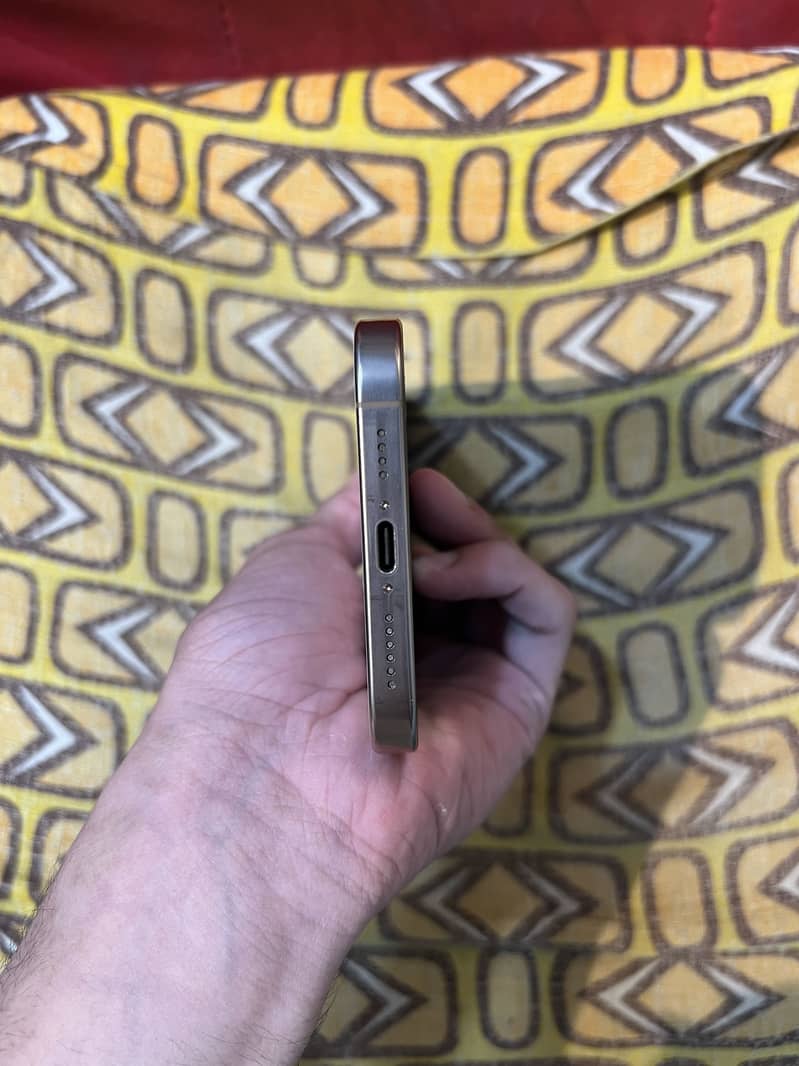 Apple iPhone 16 Pro Max 7