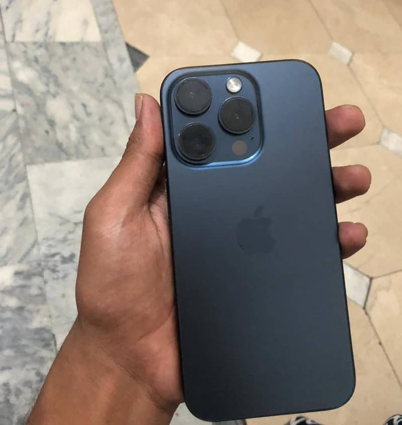 Apple iPhone 15 Pro 0