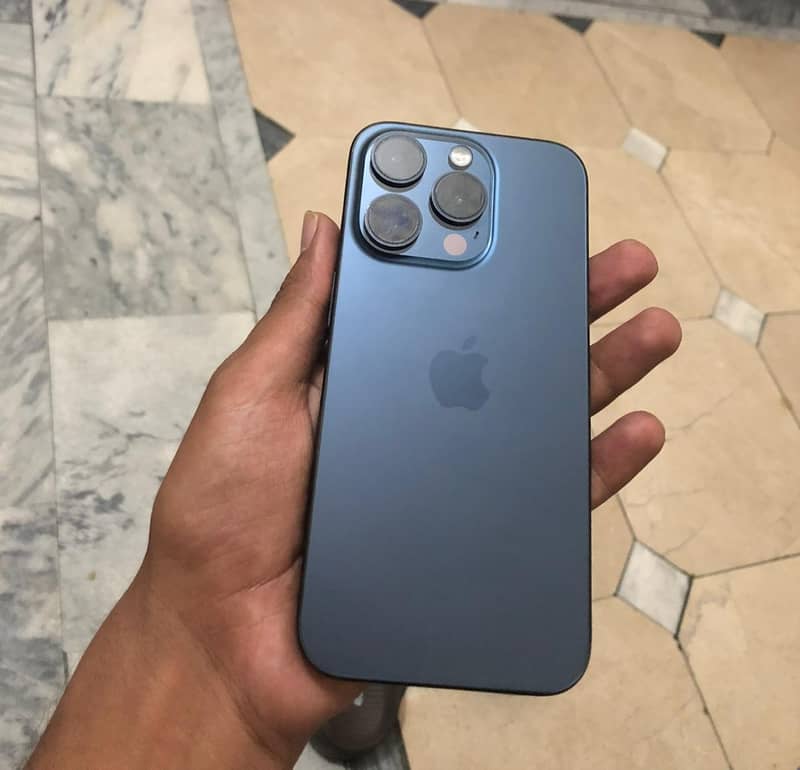 Apple iPhone 15 Pro 3